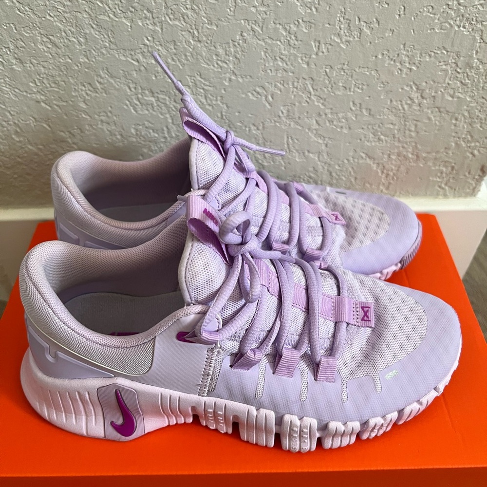Nike Free Metcon 5 Size 7.5 Lilac Bloom + Vivid Purple